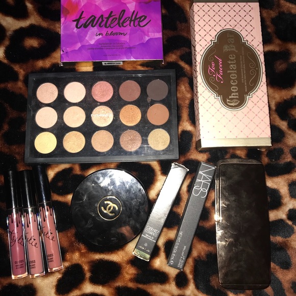 Makeup - Picture 4 of 4